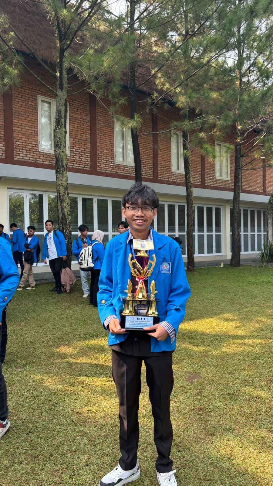 Trofi Juara 1 IT Bootcamp 2026 - Darell Rangga